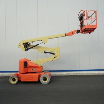 Самоходный коленчатый подъемник JLG E400AN, грузоподъемность 230 кг, рабочая высота 14.19 м, тип питания электрический, АКБ