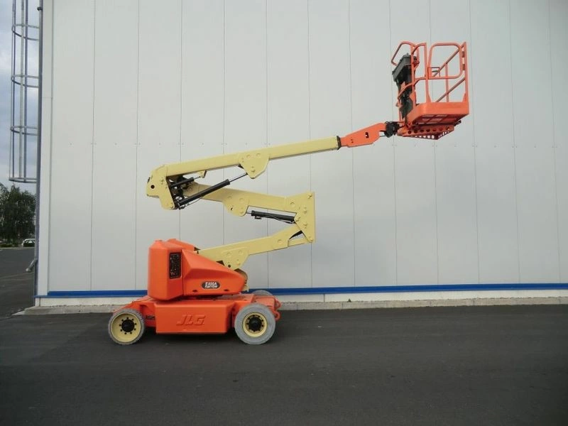 Самоходный коленчатый подъемник JLG E400AN, грузоподъемность 230 кг, рабочая высота 14.19 м, тип питания электрический, АКБ