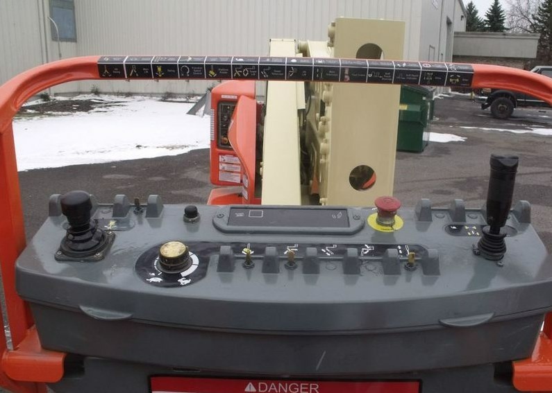 Самоходный коленчатый подъемник JLG E400AN, грузоподъемность 230 кг, рабочая высота 14.19 м, тип питания электрический, АКБ