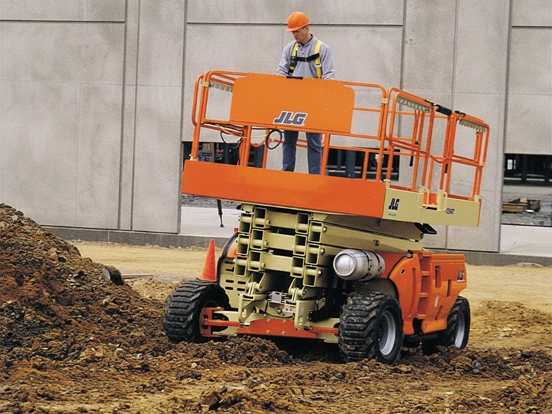 Ножничный самоходный подъемник JLG 260MRT, рабочая высота 9.92 м