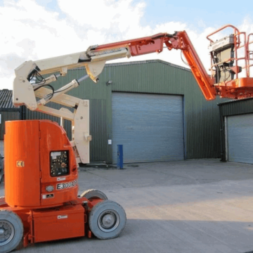 Самоходный коленчатый подъемник JLG E300AJ, грузоподъемность 230 кг, рабочая высота 11.14 м, тип питания электрический, АКБ