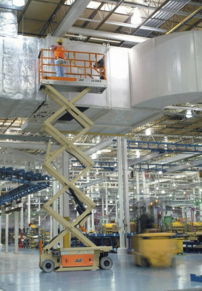 Ножничный подъемник JLG 2630ES, грузоподъемность 230 кг, рабочая высота 9.77 м, тип питания Электрический