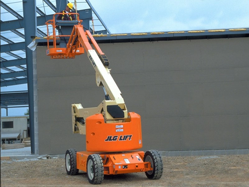 Самоходный коленчатый подъемник JLG E450AJ, грузоподъемность 230 кг, рабочая высота 15.72 м, тип питания электрический, АКБ