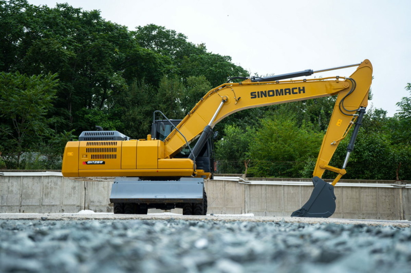 Колесный экскаватор SINOMACH GHT215W, эксплуатационная масса 21020 кг