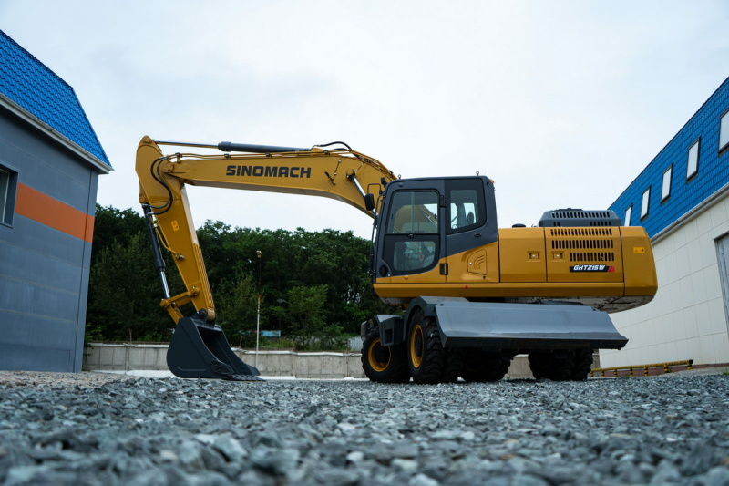 Колесный экскаватор SINOMACH GHT215W, эксплуатационная масса 21020 кг