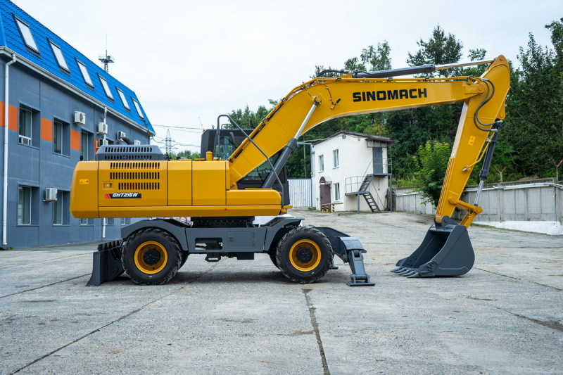 Колесный экскаватор SINOMACH GHT215W, эксплуатационная масса 21020 кг