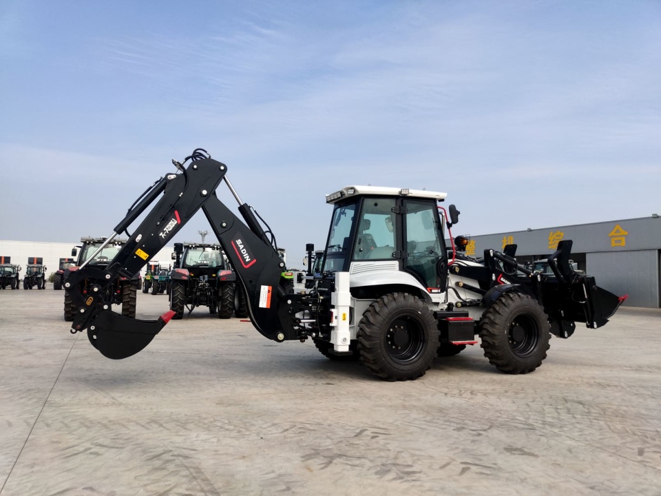 Экскаватор-погрузчик SADIN 388K-K, эксплуатационная масса 9800 ± 50 кг