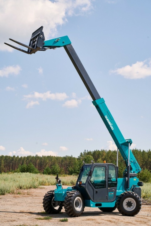 Телескопический погрузчик Sunward SWTH3007, грузоподъемность 3000 кг