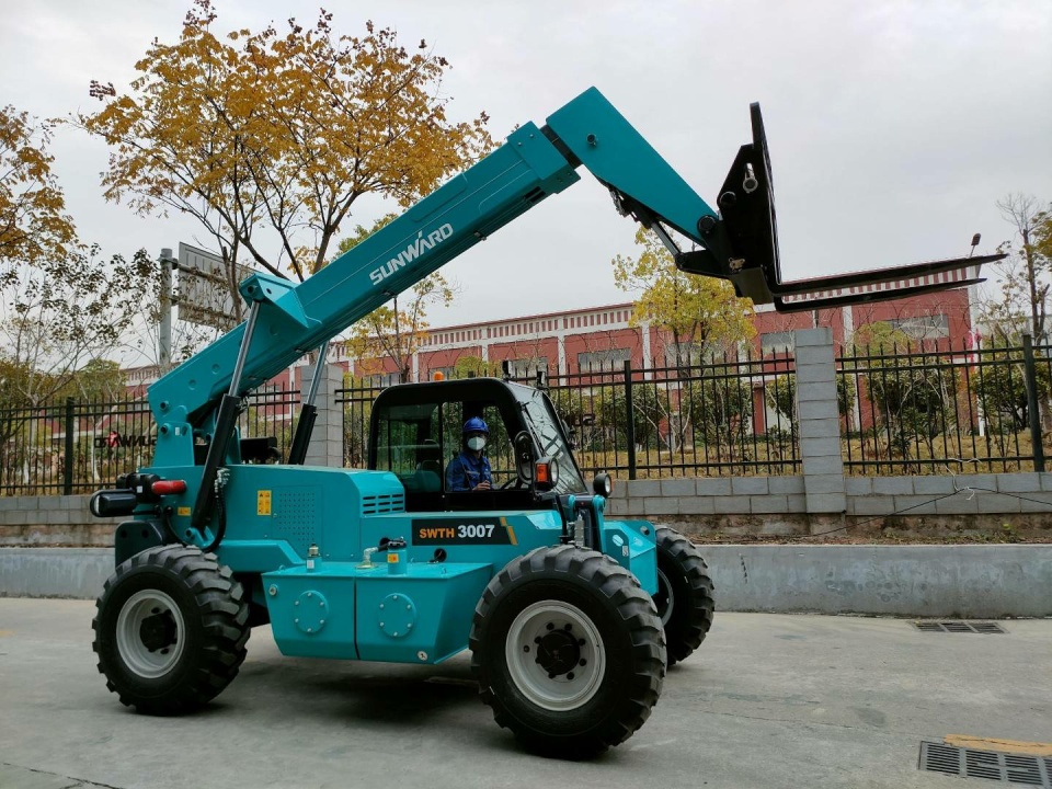Телескопический погрузчик Sunward SWTH3007, грузоподъемность 3000 кг