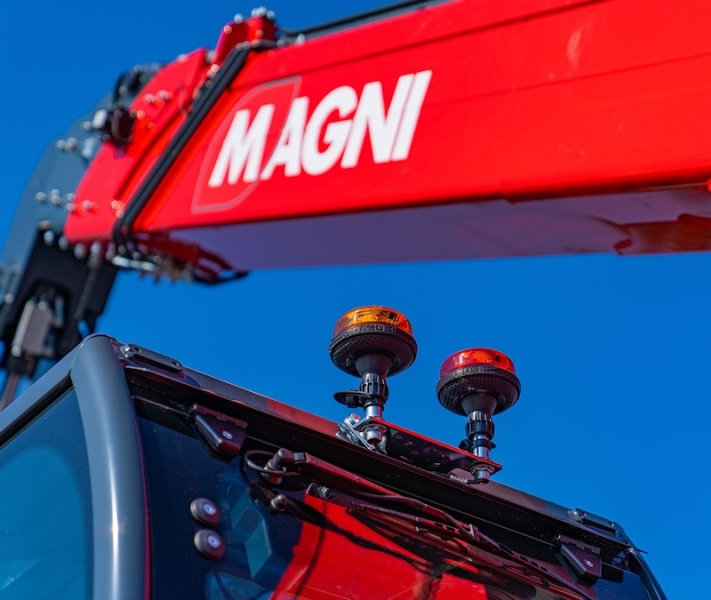 Телескопический погрузчик MAGNI RTH 8.46