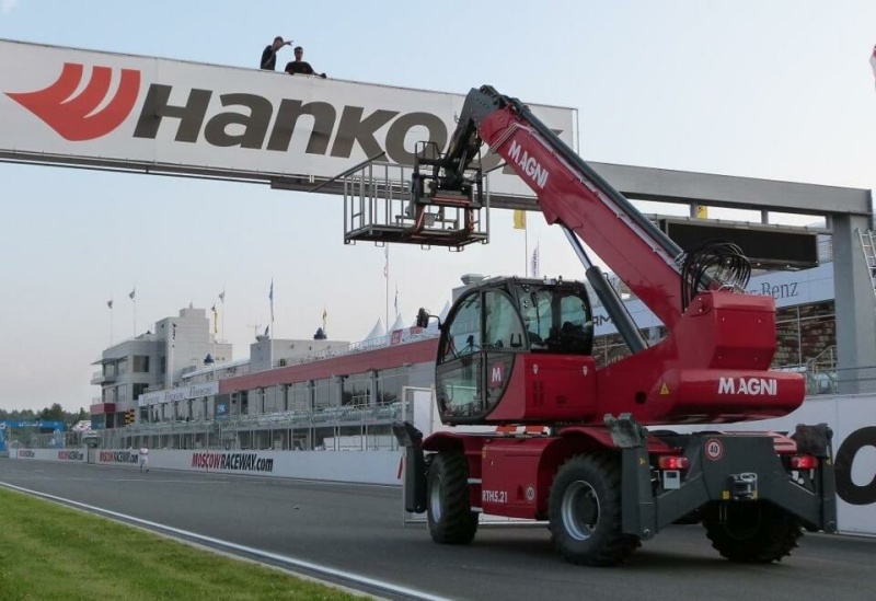 Поворотный телескопический погрузчик MAGNI RTH 6.35