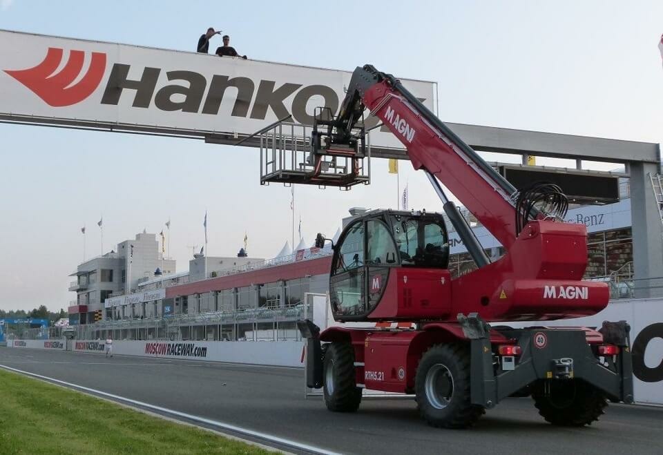 Поворотный телескопический погрузчик MAGNI RTH 8.25, грузоподъемность 8000 кг