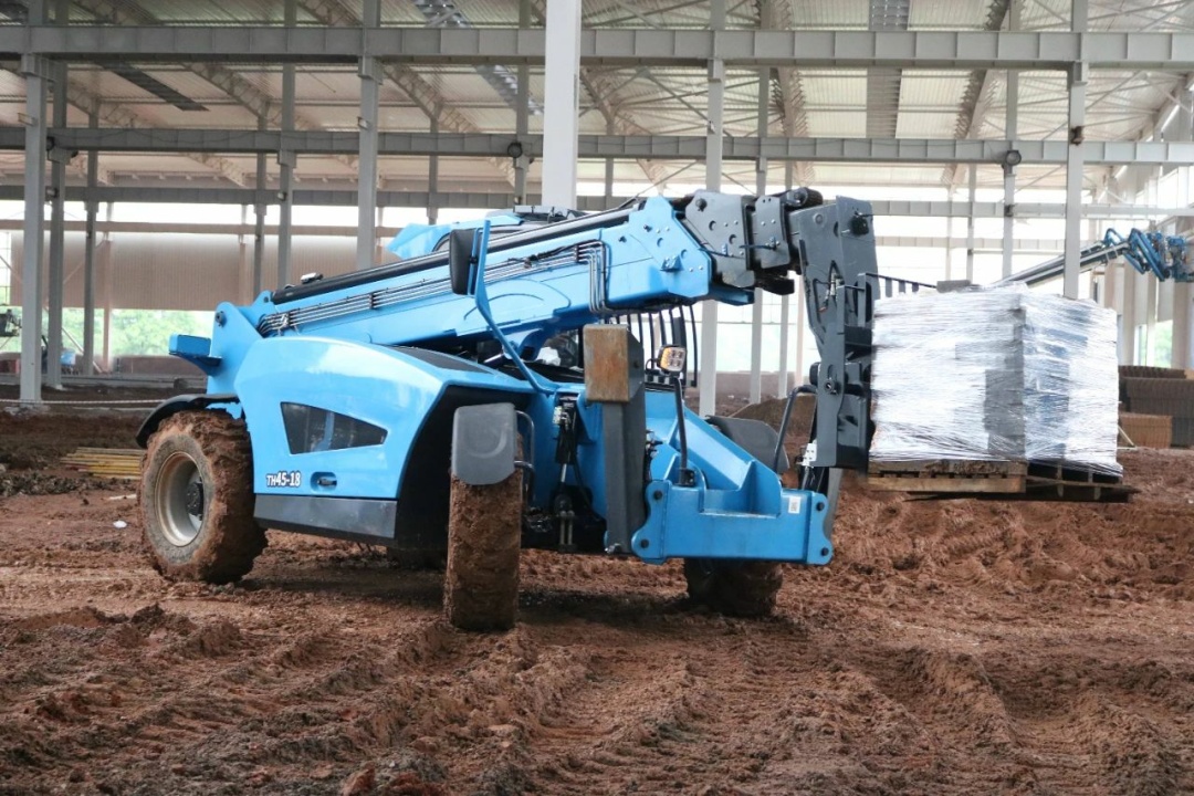 Телескопический погрузчик Sinoboom TH45-18, грузоподъемность 4500 кг