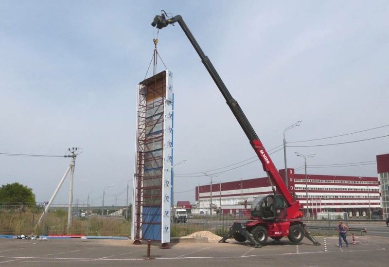 Поворотный телескопический погрузчик MAGNI RTH 6.23