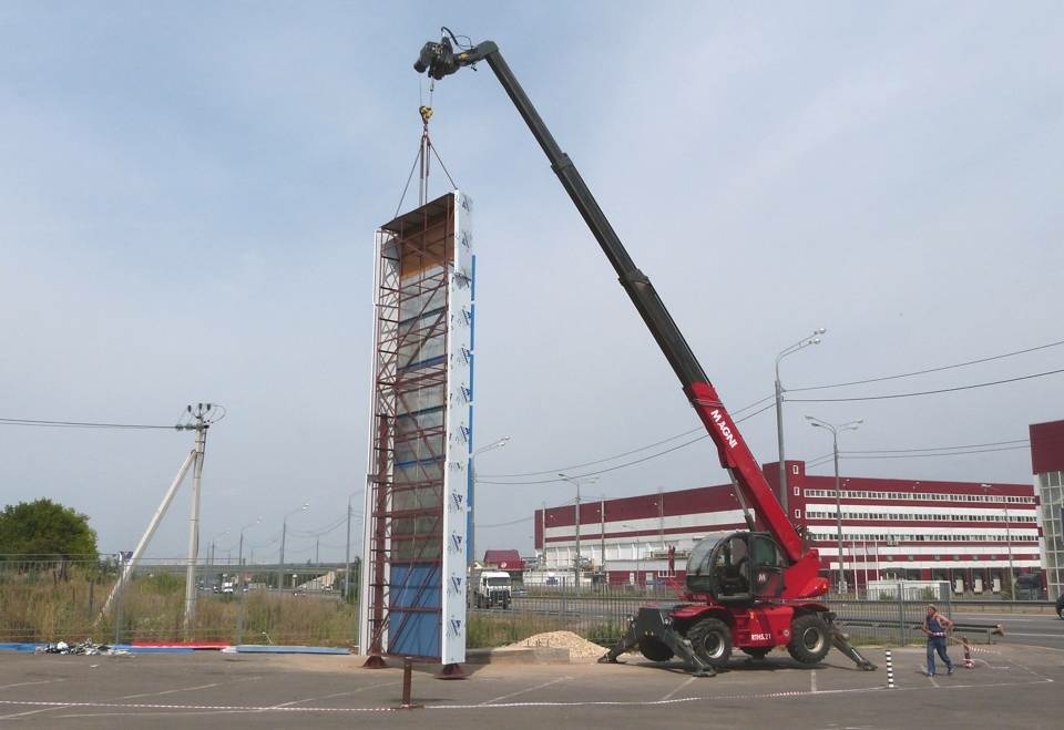 Поворотный телескопический погрузчик MAGNI RTH 5.23, грузоподъемность 5000 кг