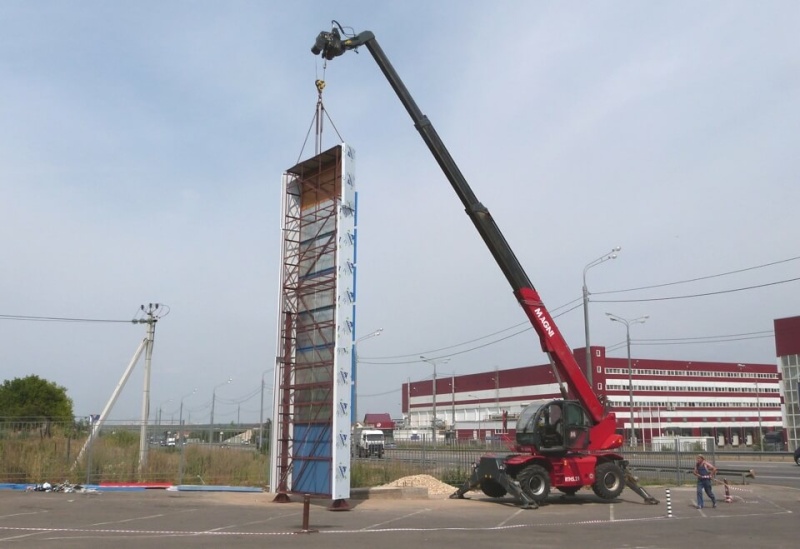 Поворотный телескопический погрузчик MAGNI RTH 6.46