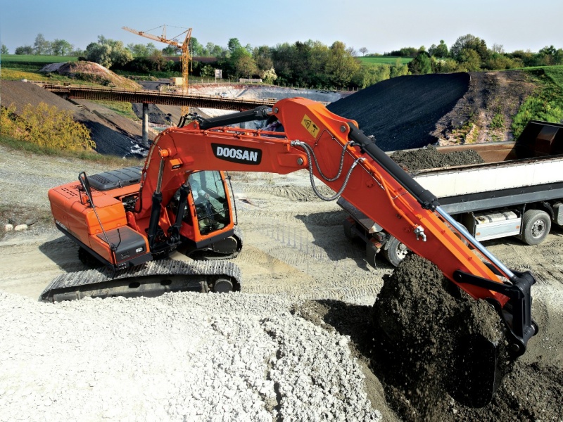 Гусеничный экскаватор DEVELON DX210-7M