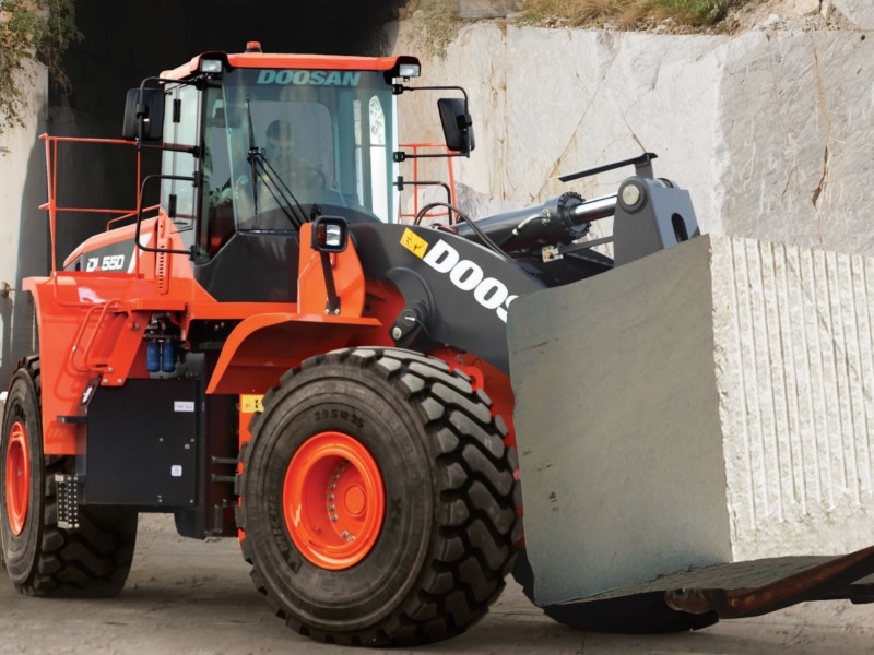 Фронтальный погрузчик DEVELON DL580