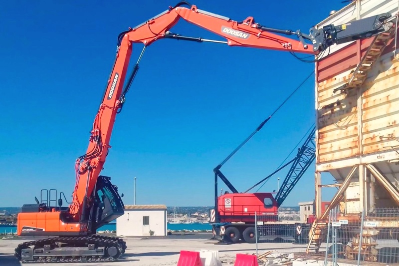 Экскаватор для демонтажа DEVELON DX530DM 28 м