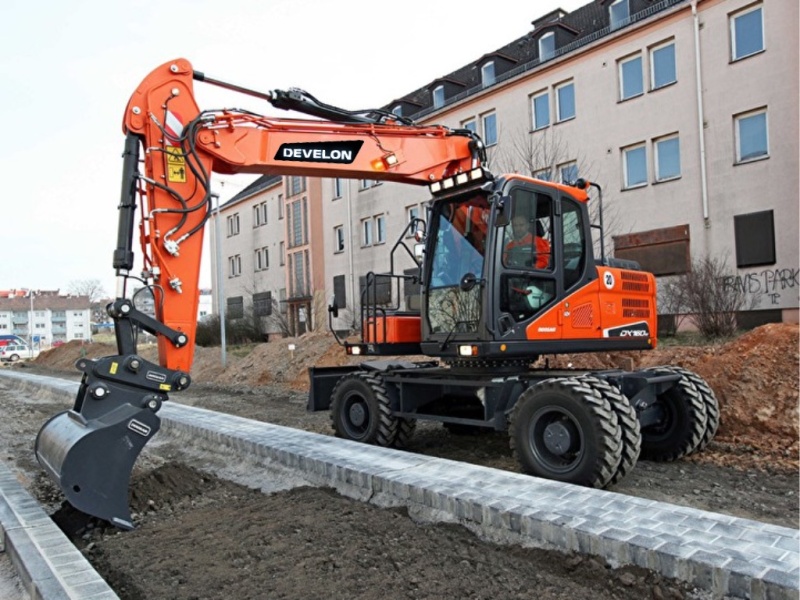 Колесный экскаватор DEVELON DX150W-7B, мощность двигателя 136 л.с.