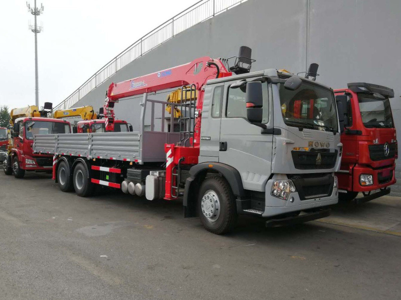 Бортовой грузовик HOWO TX 6x4 с КМУ