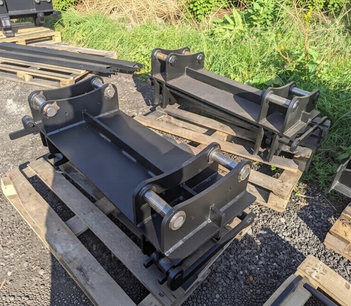Навесное оборудование для экскаваторов-погрузчиков Быстросъем фронтальный на экскаватор погрузчик