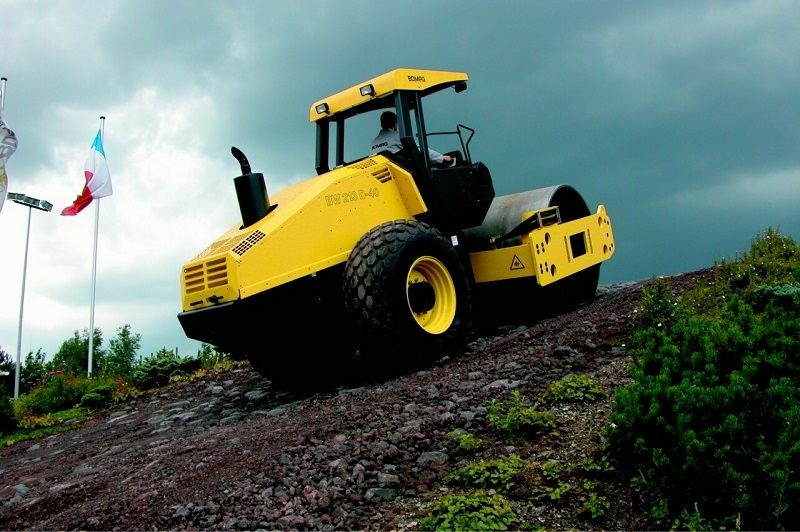 Каток грунтовый BOMAG BW 213 D-40