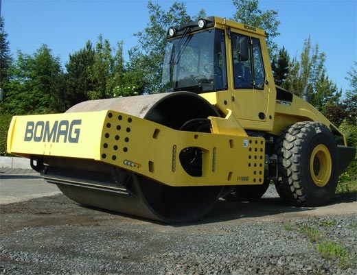 Каток грунтовый BOMAG BW 226 DH-4