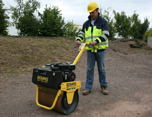 Ручные катки с пешим оператором BOMAG Гладковальцовый каток BW 55 E