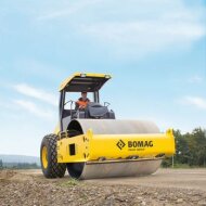 Грунтовый каток BOMAG BW 215 D-40
