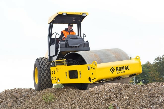 Грунтовый каток BOMAG BW 215 D-40