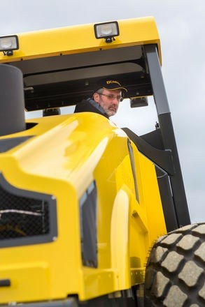 Грунтовый каток BOMAG BW 215 D-40