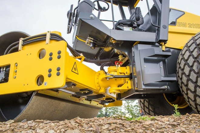 Грунтовый каток BOMAG BW 215 D-40