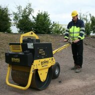 Ручные катки с пешим оператором BOMAG Гладковальцовый каток BW 71 E-2