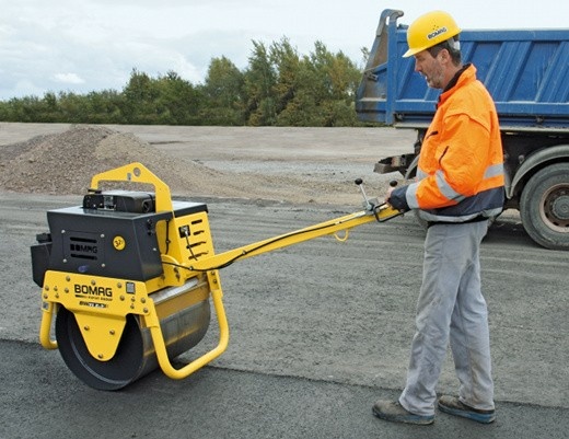 Ручные катки с пешим оператором BOMAG Гладковальцовый каток BW 71 E-2
