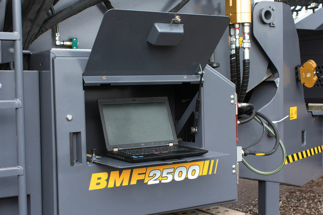 Асфальтоукладчики BOMAG Перегружатель BMF 2500 S