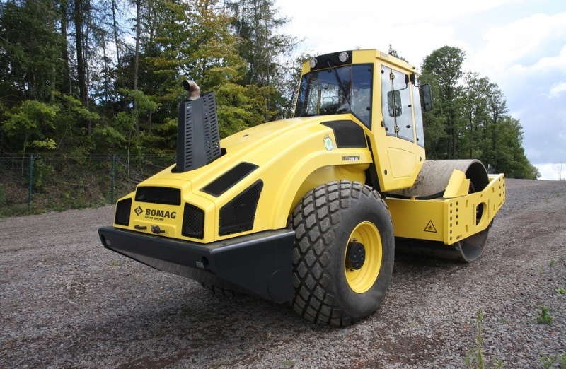 Каток грунтовый BOMAG BW 219 D-5
