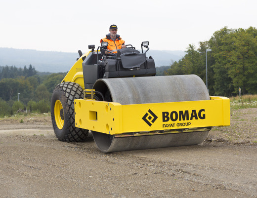 Каток грунтовый BOMAG BW 218 D-40