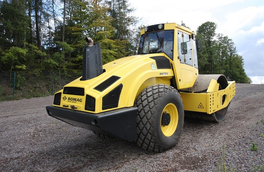 Каток грунтовый BOMAG BW 219 D-4