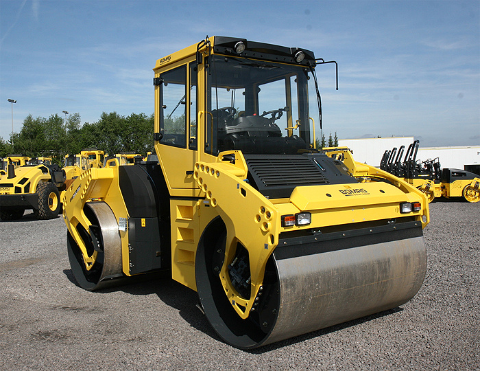 Каток тандемный BOMAG BW 203 AD-4