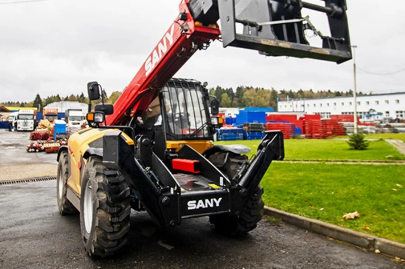 Телескопический погрузчик SANY STH1440Е, двигатель CUMMINS QSF3.8 STAGE Ⅲ 93 кВт, высота подъема 14 м, грузоподъемность 4000 кг