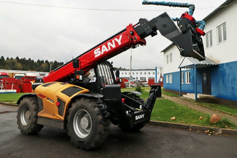 Телескопический погрузчик SANY STH1440Е, двигатель CUMMINS QSF3.8 STAGE Ⅲ 93 кВт, высота подъема 14 м, грузоподъемность 4000 кг