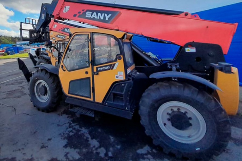 Телескопический погрузчик SANY STH1256A, двигатель CUMMINS QSF3.8 T3 93 кВт, высота подъема 17,1 м, грузоподъемность 5440 кг
