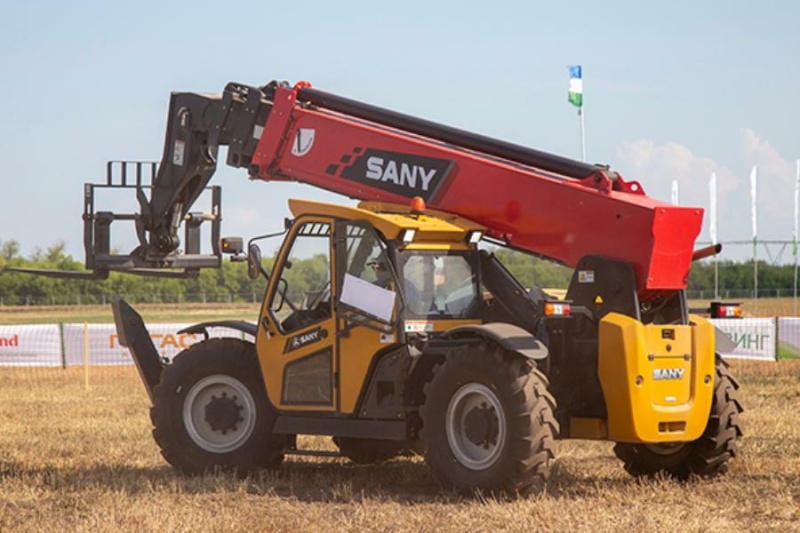 Телескопический погрузчик SANY STH1256A, двигатель CUMMINS QSF3.8 T3 93 кВт, высота подъема 17,1 м, грузоподъемность 5440 кг