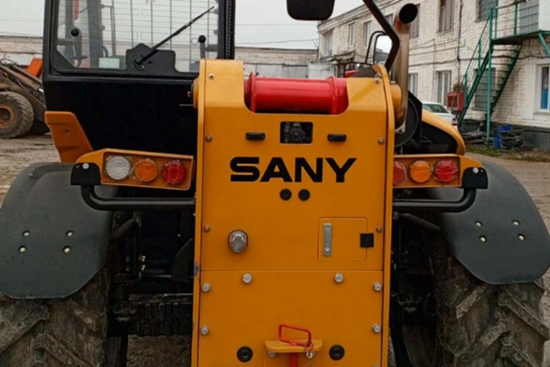Телескопический погрузчик SANY STH742, высота подъема 7 м, грузоподъемность 4200 кг