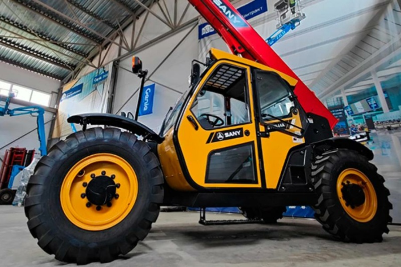 Телескопический погрузчик SANY STH844A, двигатель CUMMINS QSF3.8 T3, 93 кВт, 131,88 л.с., высота подъема 13,4 м, грузоподъемность 3 630 кг