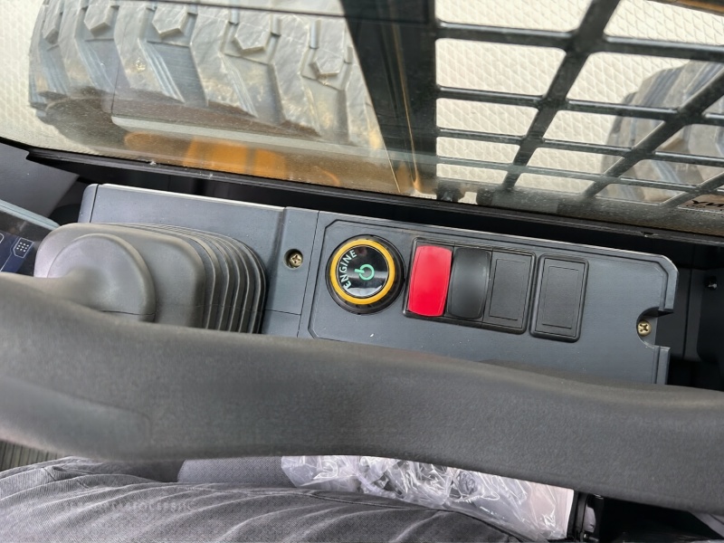 Мини-погрузчик SANY SS210R
