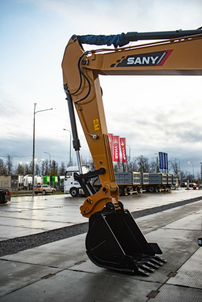 Колесный экскаватор SANY SY215W