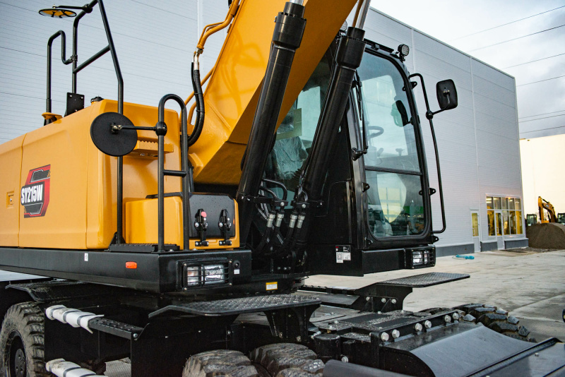Колесный экскаватор SANY SY215W