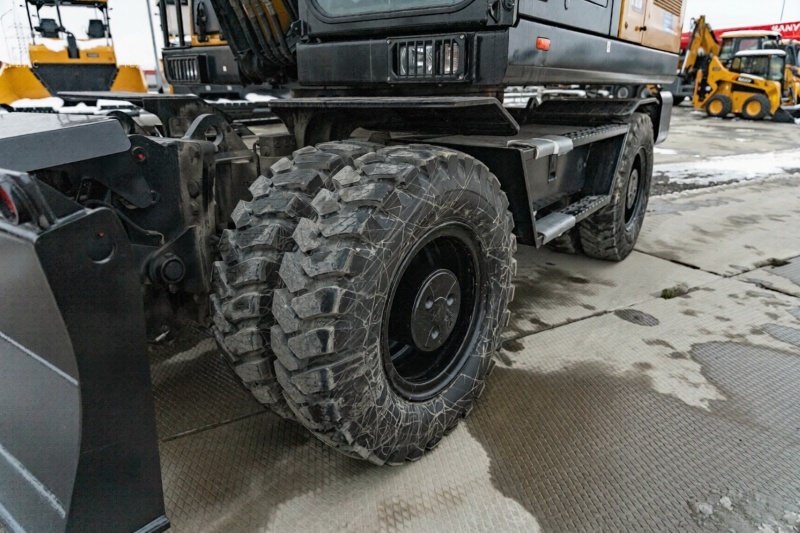 Колесный экскаватор SANY SY185W
